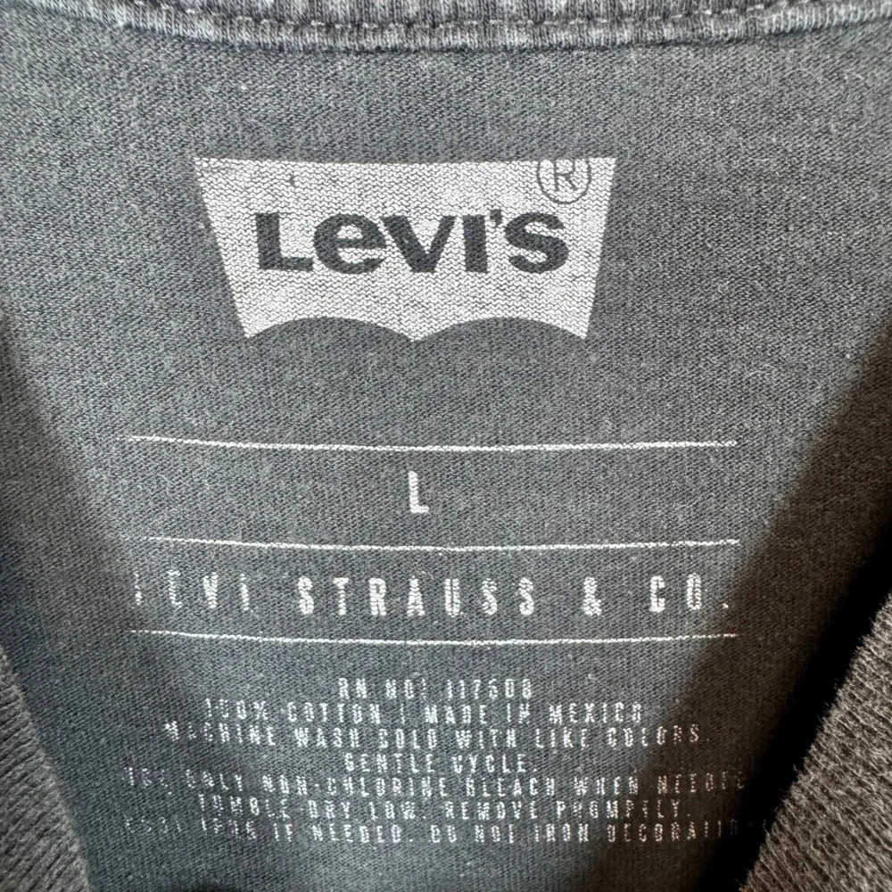 Levi's Graphic Tee Distressed Logo Print Casual Black T-Shirt Sz‎ Large Y2K